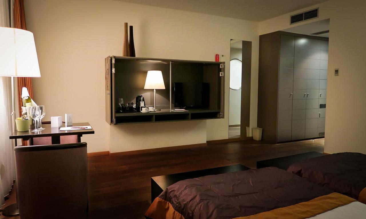 Hotel Van Eyck Maaseik Εξωτερικό φωτογραφία