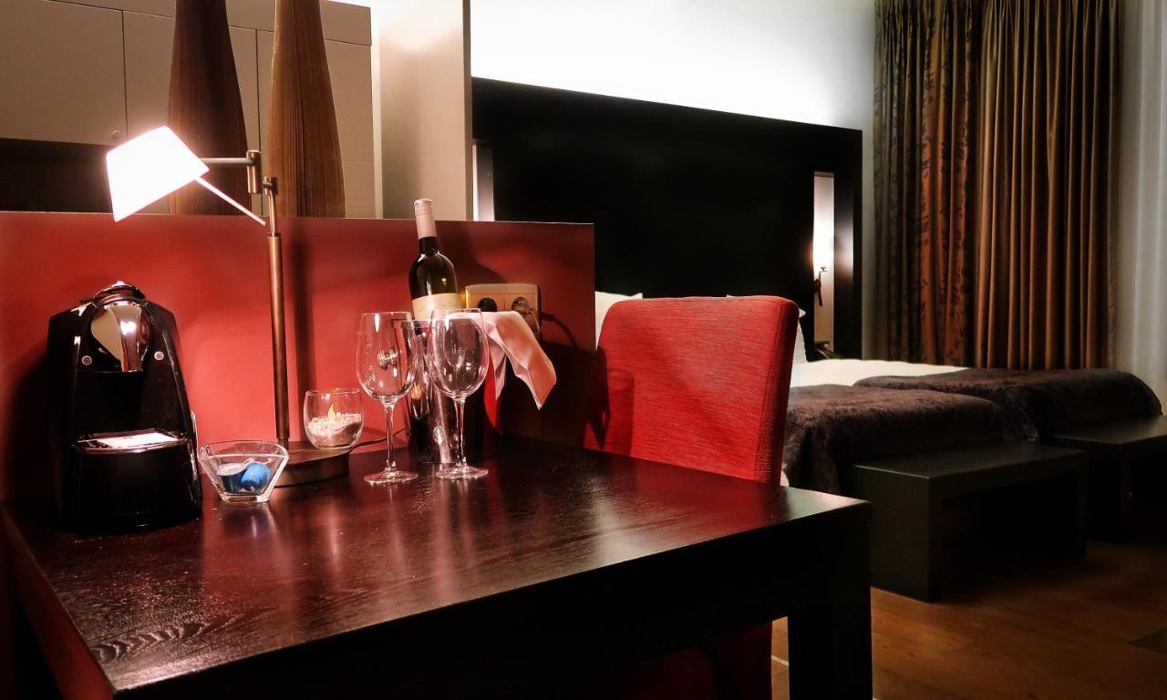 Hotel Van Eyck Maaseik Εξωτερικό φωτογραφία