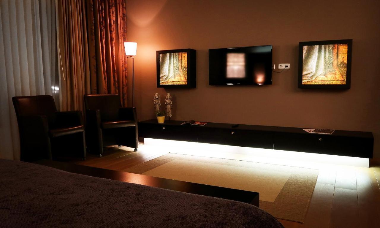 Hotel Van Eyck Maaseik Εξωτερικό φωτογραφία