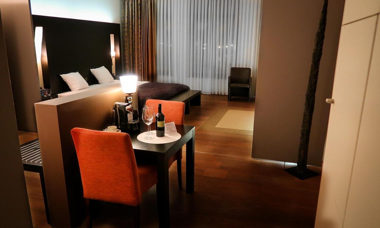 Hotel Van Eyck Maaseik Εξωτερικό φωτογραφία