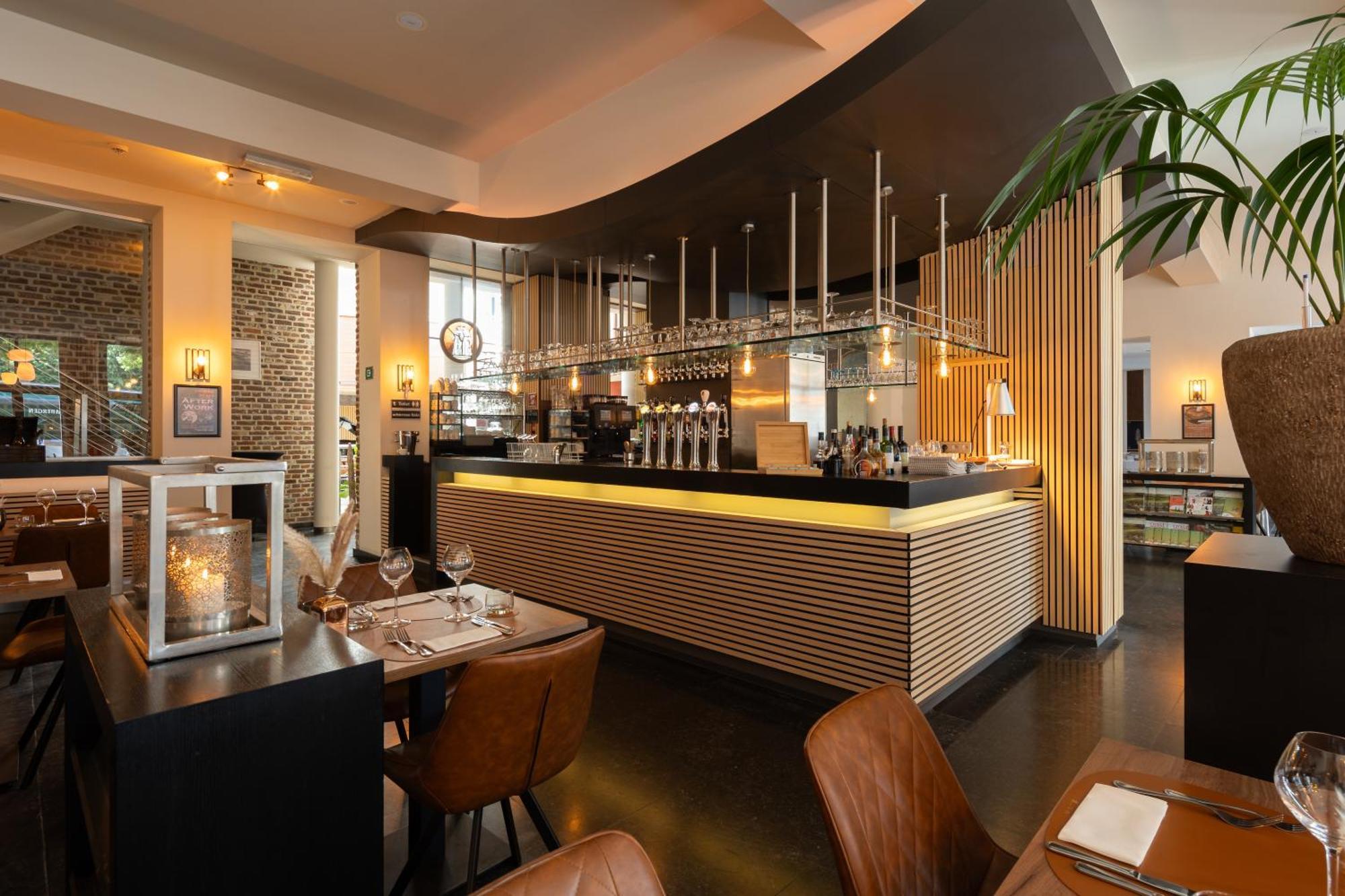 Hotel Van Eyck Maaseik Εξωτερικό φωτογραφία