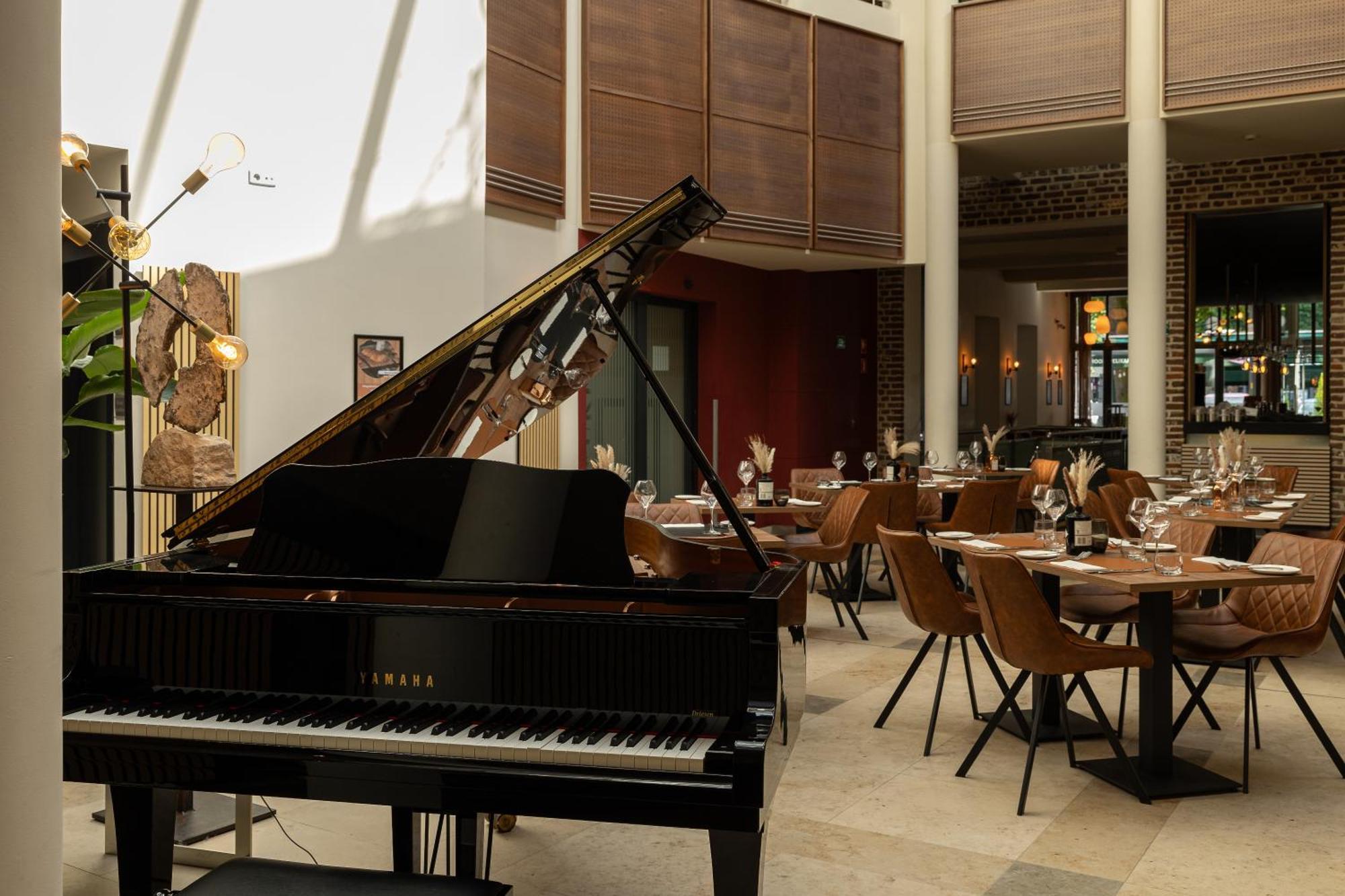 Hotel Van Eyck Maaseik Εξωτερικό φωτογραφία