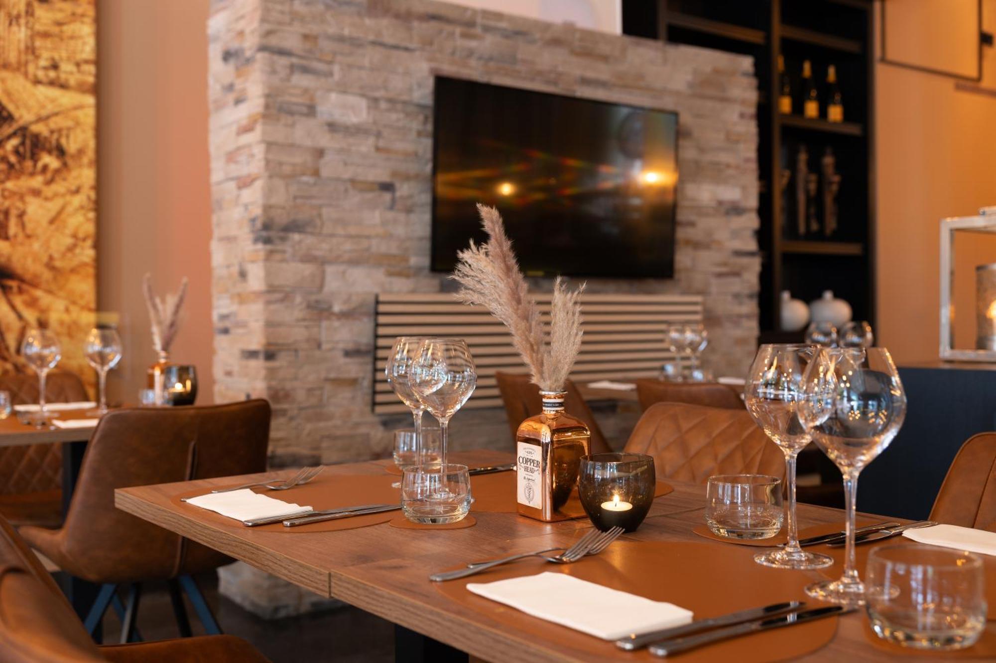 Hotel Van Eyck Maaseik Εξωτερικό φωτογραφία
